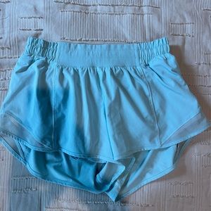 Lululemon Hotty Hot 2.5 shorts light blue